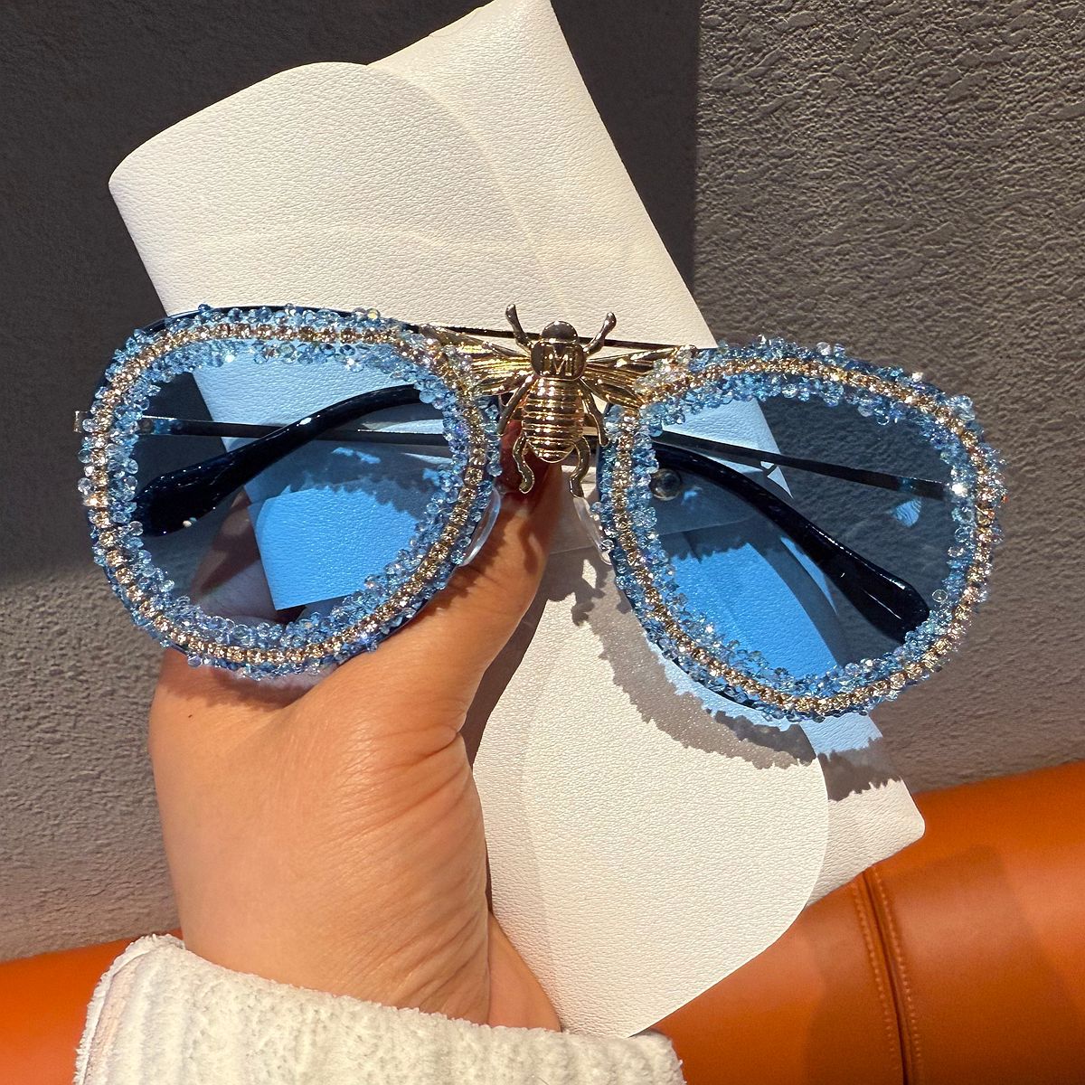 Damen Glamouröse Statement-Sonnenbrille mit einzigartigem Insektendesign Karnz