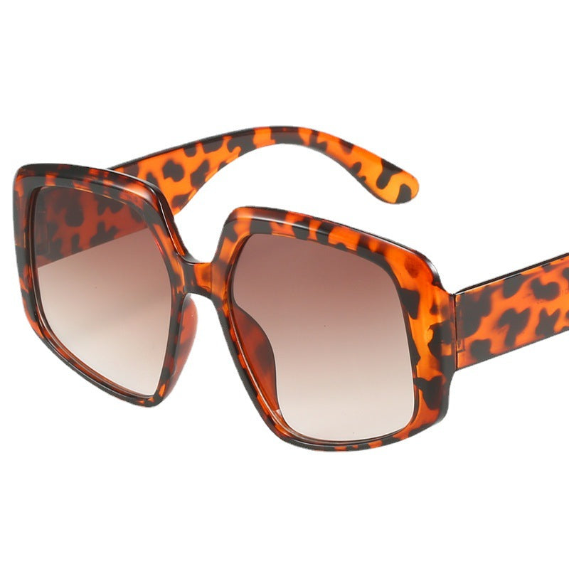 Damen moderne quadratische Sonnenbrille mit hochwertigen UV-Schutztechnologien Karnz