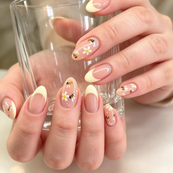 Künstlerisches französisches Spitzen-Nagel-Set mit floralen und Bienenmotiven Karnz