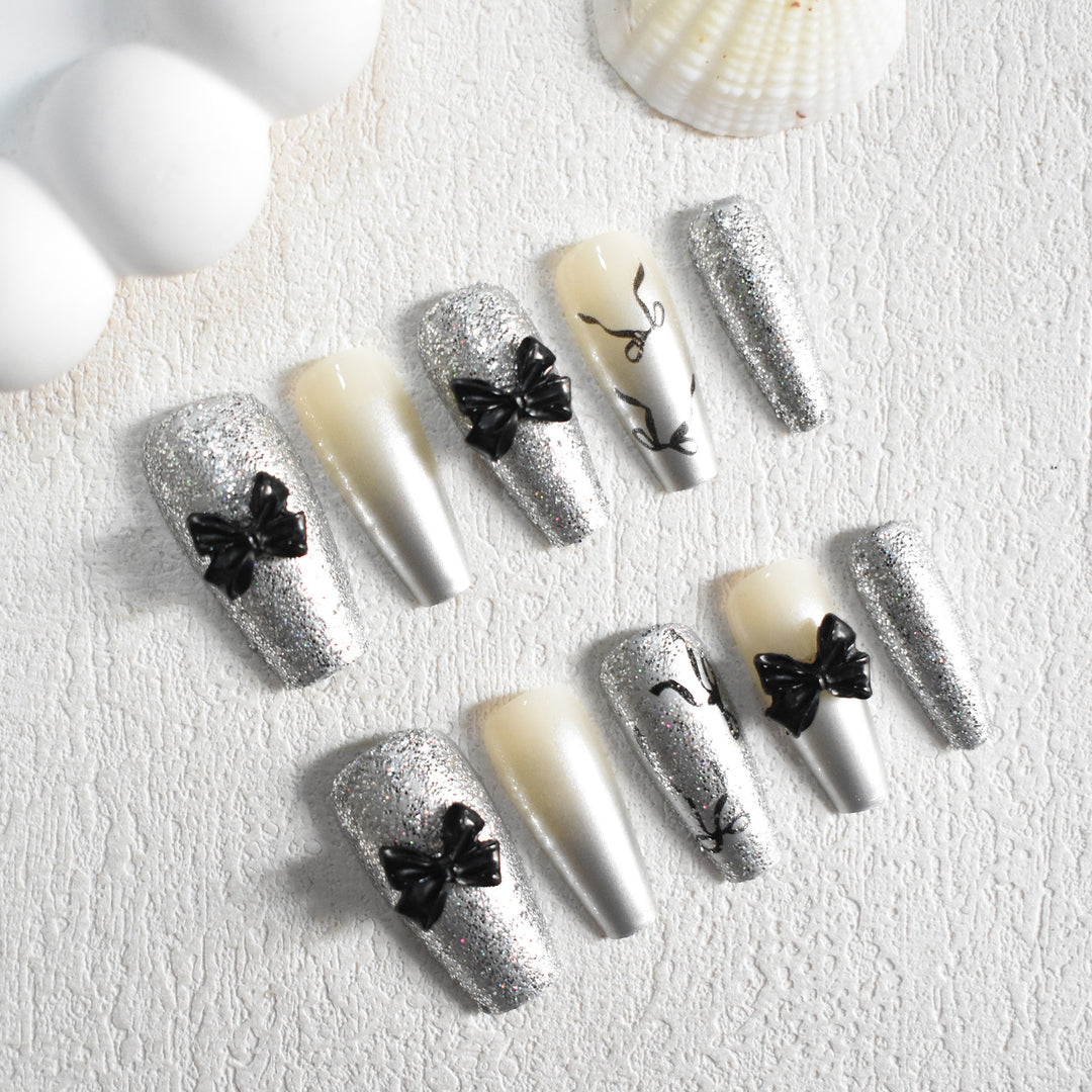 Glitzerndes Schleifen-Akzent Press-On Nagelset Karnz