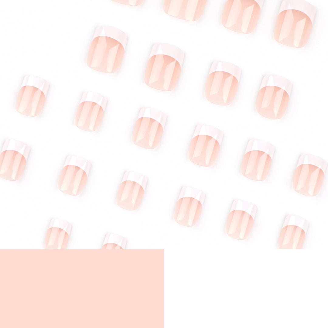 Kunstvolle French-Tip Nägel Karnz