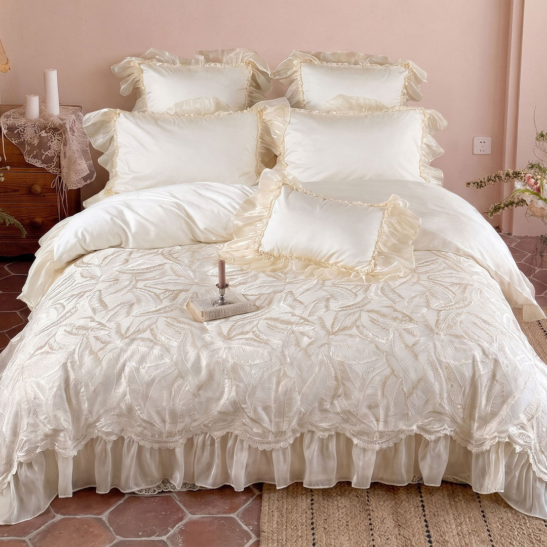 Luxuriöses Rüschensatin-Bettbezug-Set mit organza-besäumtem, besticktem Blätter-Jacquard-Bettüberwurf