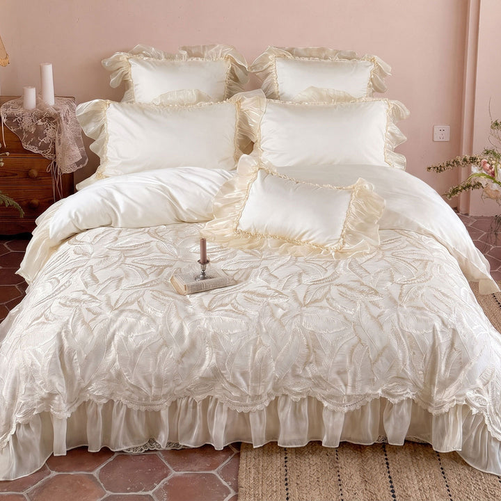 Luxuriöses Rüschensatin-Bettbezug-Set mit organza-besäumtem, besticktem Blätter-Jacquard-Bettüberwurf