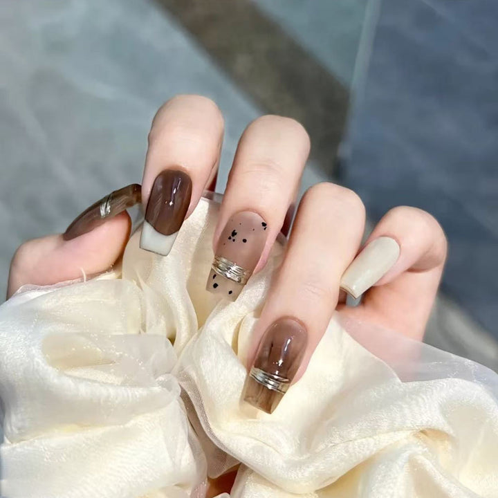 Trendige Kunstnägel mit Eleganten Metallic- und Farbverlaufseffekten Karnz