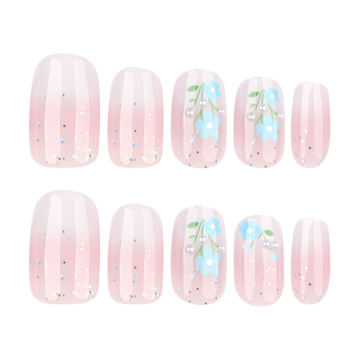 Kunstvolle Nagelverlängerungen mit blumigem Design Karnz