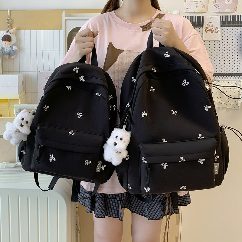 Floral Bestickter Alltagsrucksack Karnz