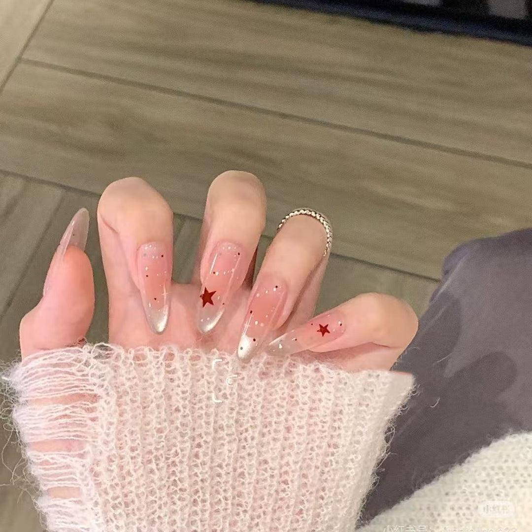 Elegante mit Sternen verzierte Nagelverlängerungen Karnz