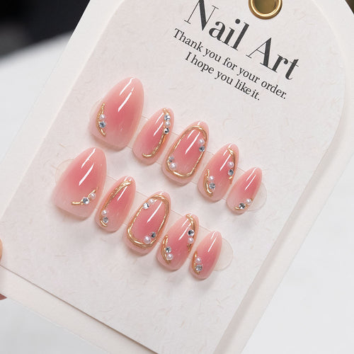 Glamouröse Perlenverzierte Nagelkunst