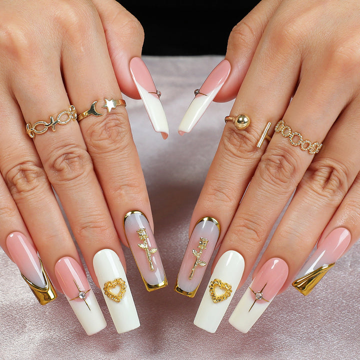Kunstnagelset mit glamourösen Verzierungen Karnz
