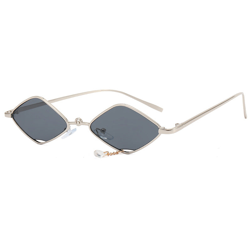 Damen modische Sonnenbrille mit facettiertem Rahmen Karnz