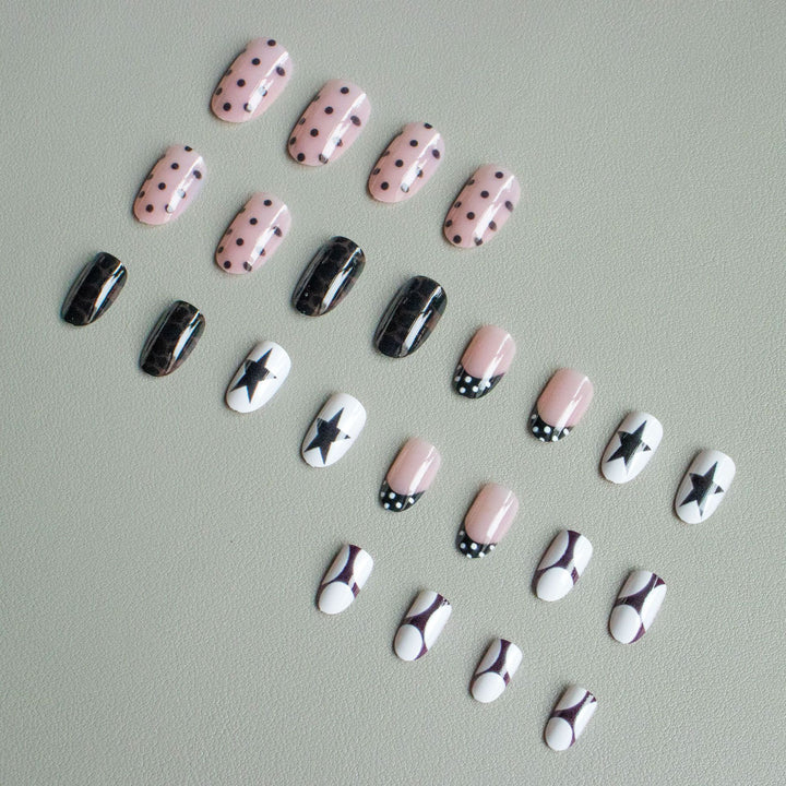 Künstlerisches Nail Art Set mit geometrischen Mustern