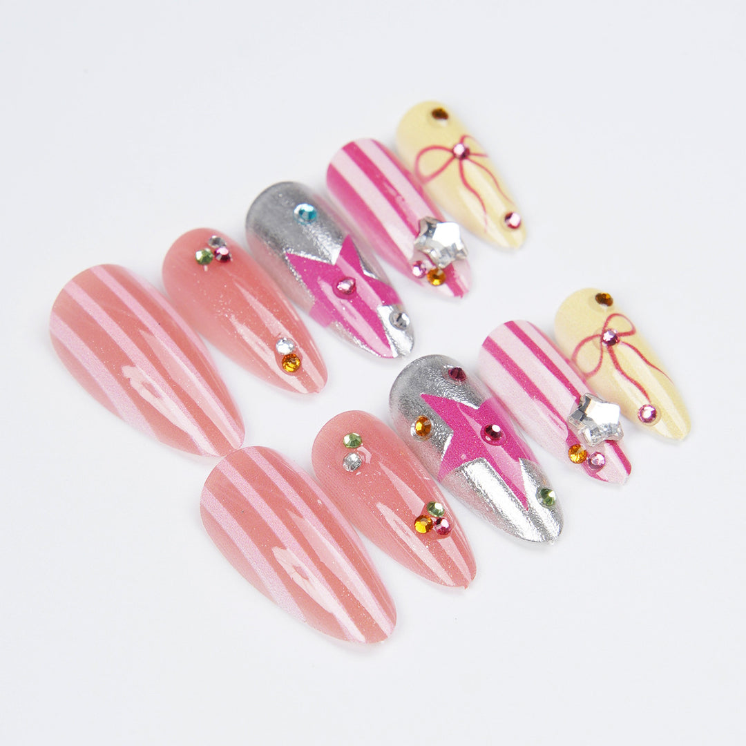 Kreatives Kunstnagelset Karnz