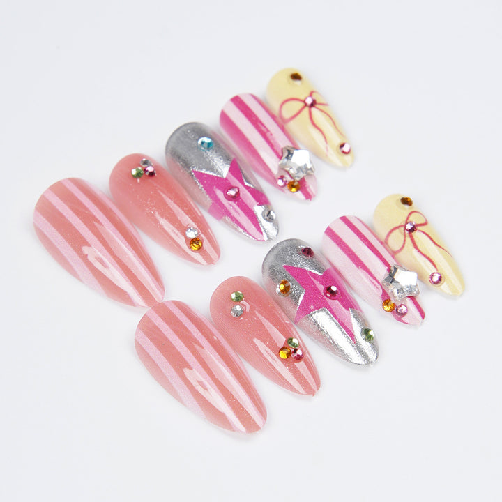 Kreatives Kunstnagelset Karnz