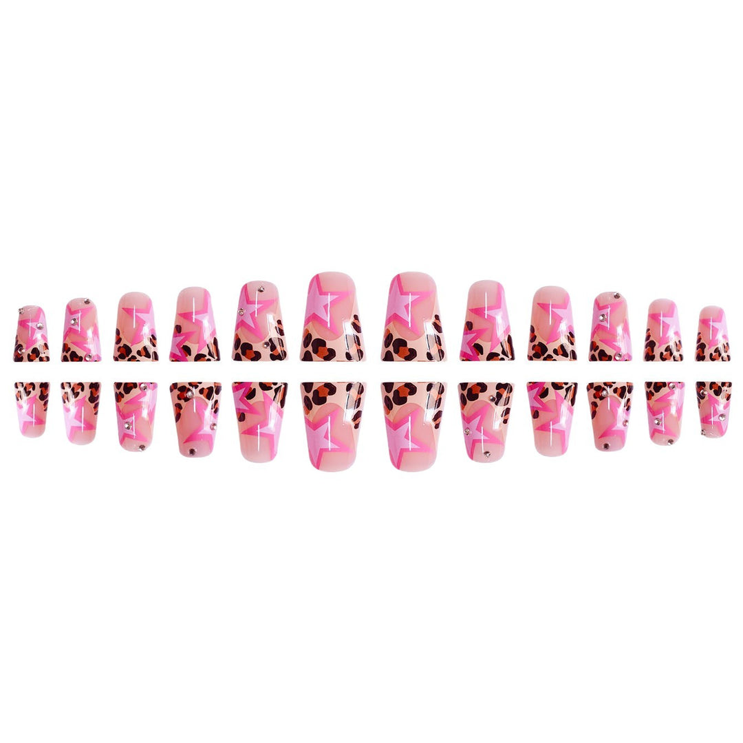 Künstlerische Nagelkunst Karnz