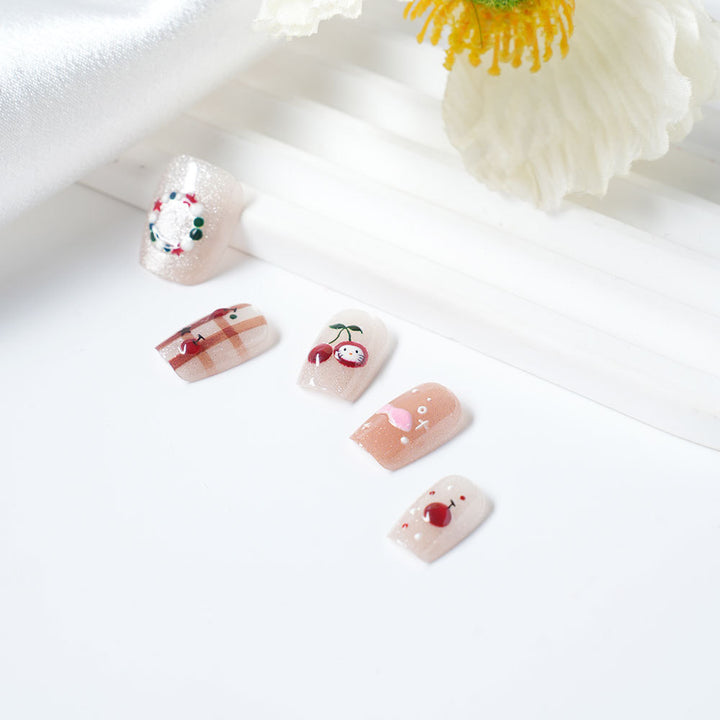 Künstlerisches Press-On-Nagelset mit fantasievollen Designs Karnz