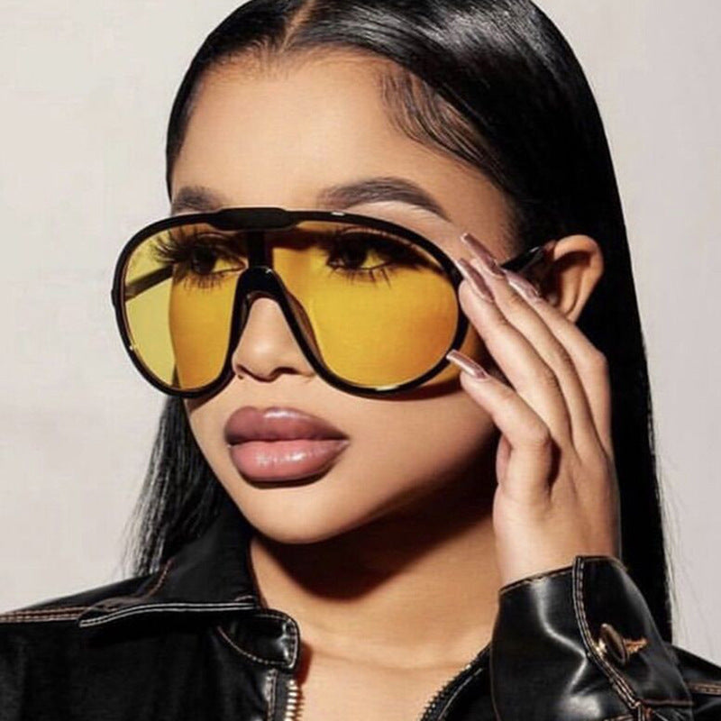 Damen futuristische transparente Sonnenbrille mit eleganter Form Karnz