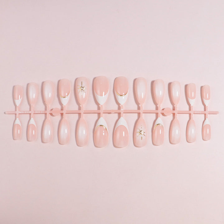 Premium Press-On Nail Set mit dekorativen Akzenten Karnz