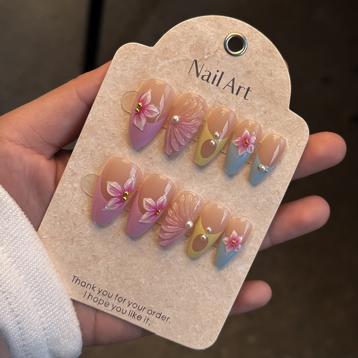 Elegantes floral inspiriertes Press-On-Nagelset Karnz