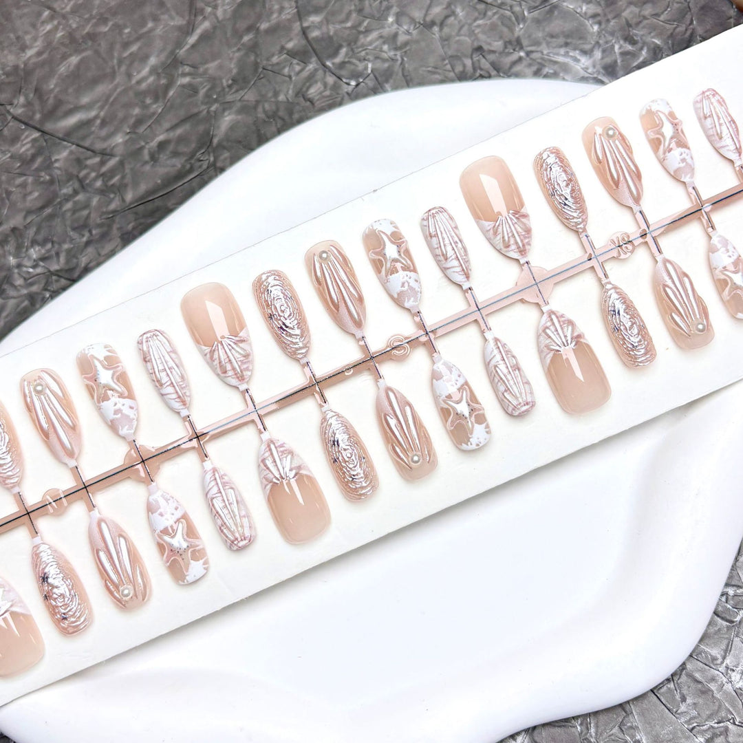 Stylisches anpassbares Press-On-Nageldesign-Set