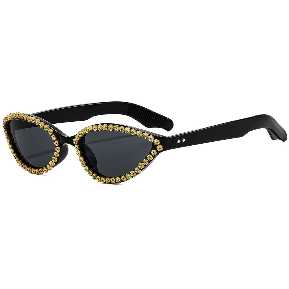 Damen Glamouröse Cat-Eye-Sonnenbrille mit funkelnden Blumenakzenten Karnz