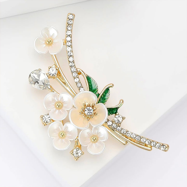 Exquisite Blumenbrosche Karnz