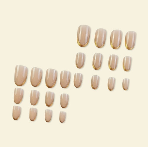 Elegantes Französisches Spitzennagel-Set Karnz