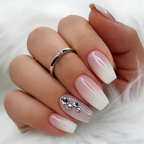 Elegantes Press-On Nagelkunstset mit Strassakzenten