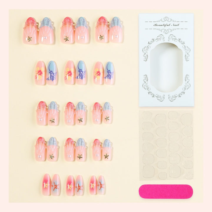 Kunstnagelset mit maritimen Motiven Karnz