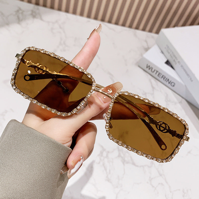 Damen elegante quadratische Sonnenbrille mit luxuriösem Strassrahmen Karnz