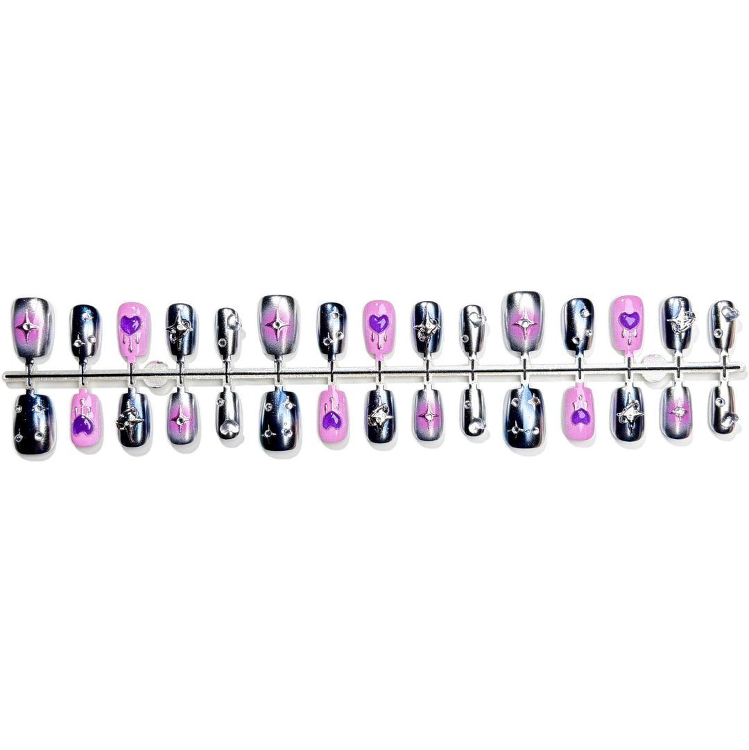 Dekoratives Press-On Nagelkunst Set mit Herz- und Stern-Designs