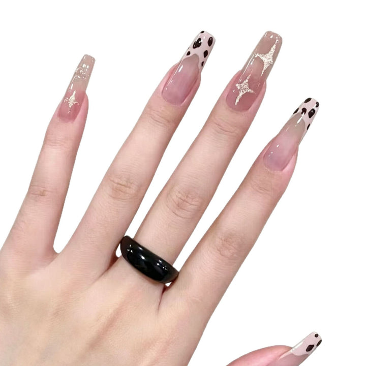 Dekorative Nagelkunst Karnz