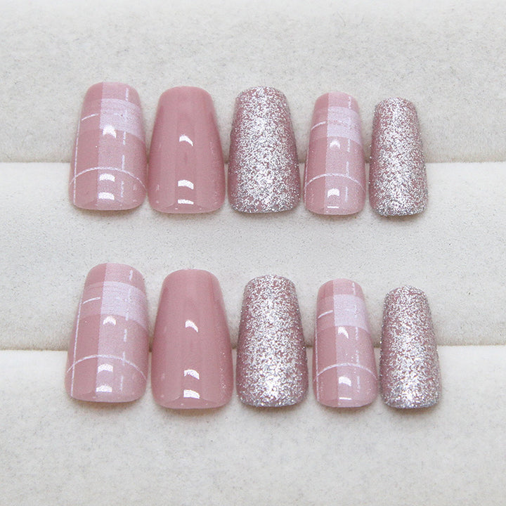 Elegantes Press-On-Nageldesign Karnz