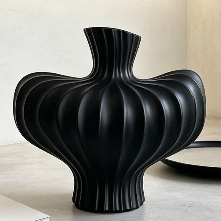 Skulptierte gerippte dekorative Vase Karnz