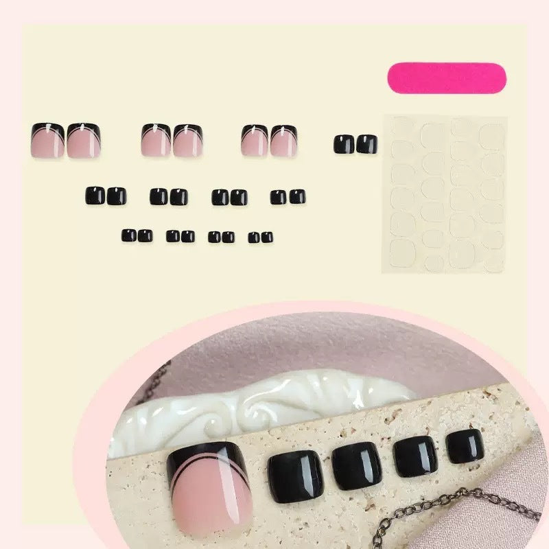 Kunstnagelset mit elegantem French Design Karnz