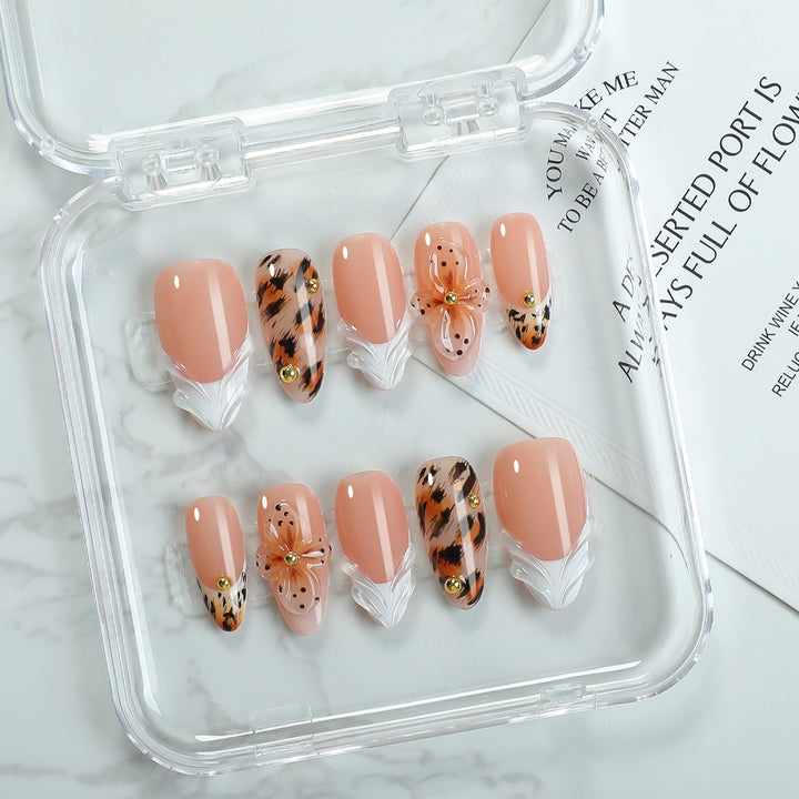 Kunstnagelset mit floralen und Leopardenmotiven Karnz
