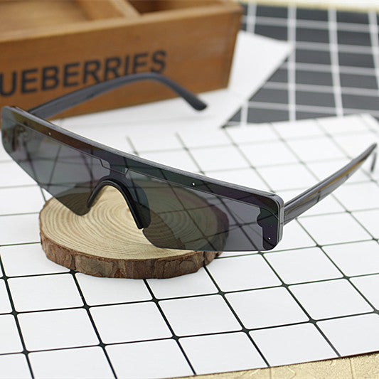 Damen Sportliche Oversized-Sonnenbrille Karnz