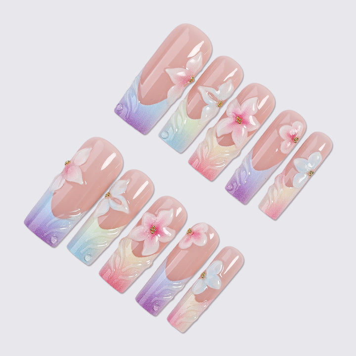 Kunstnagelset mit floralen Designs und elegantem Ombre-Effekt Karnz