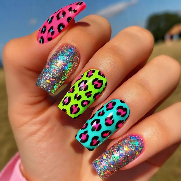 Bunte Kunstnagel-Kreation mit Leoparden-Motiv Karnz
