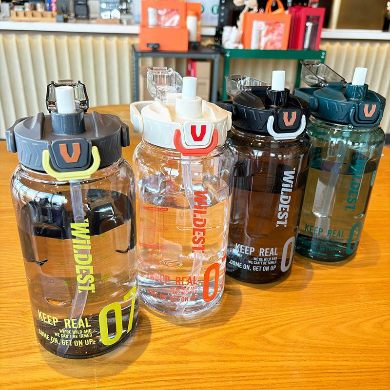 Damen große Wasserflasche mit integriertem Strohhalm und Tragegriff Karnz