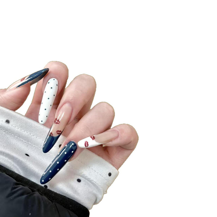Dekorative Lange Stiletto Nagelverzierungen