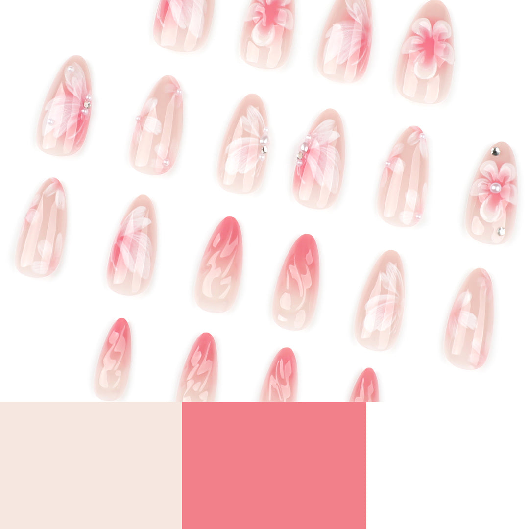 Kunstvolle Nagelverlängerungen mit floralem Design Karnz