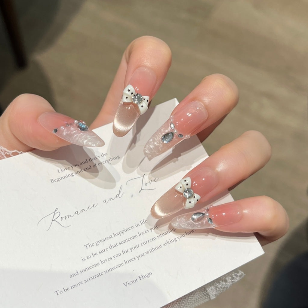 Elegantes Nagelkunstdesign Karnz