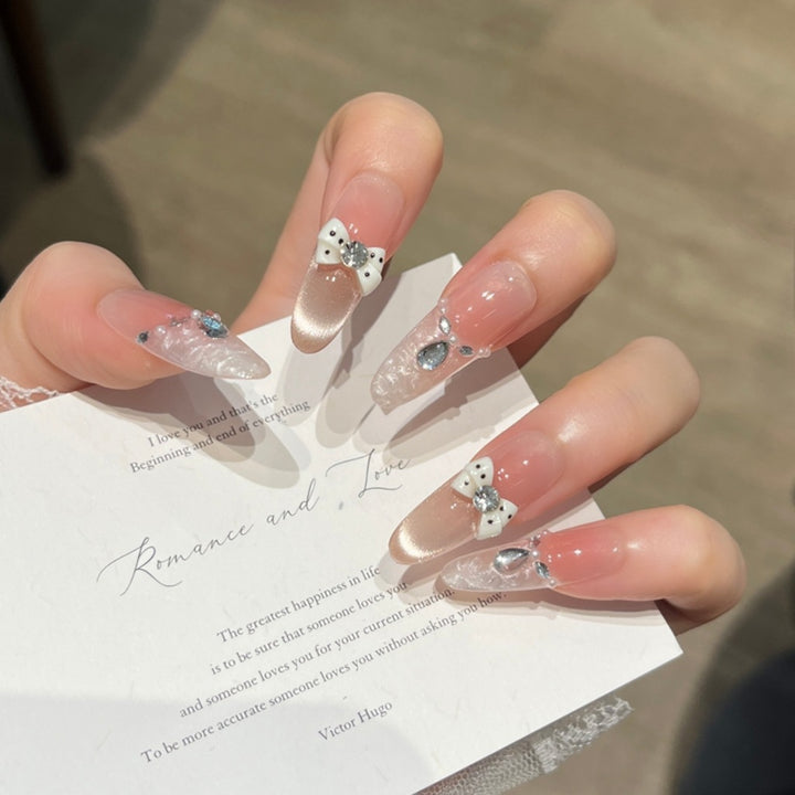 Elegantes Nagelkunstdesign Karnz