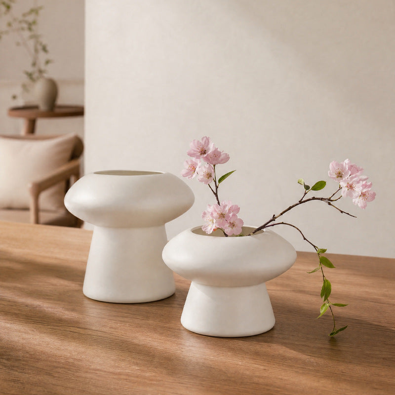 Zeitgenössische Skulpturierte Dekorative Vase Karnz