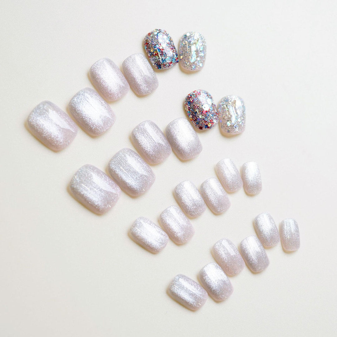 Glitzerndes Press-On Nagelset mit künstlerischem Foliendesign Karnz