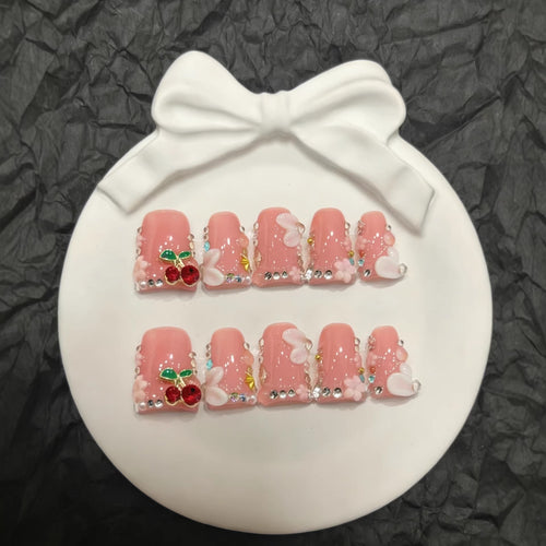 Dekorative Press-On Nail Art Set mit floralen und Kirschakzenten