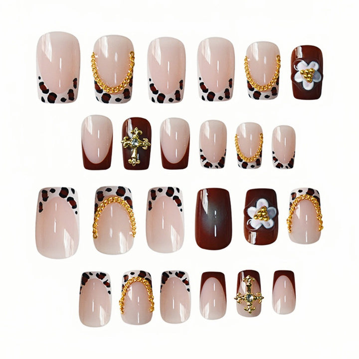 Blumenverzierte Nagelkunstverlängerungen Karnz