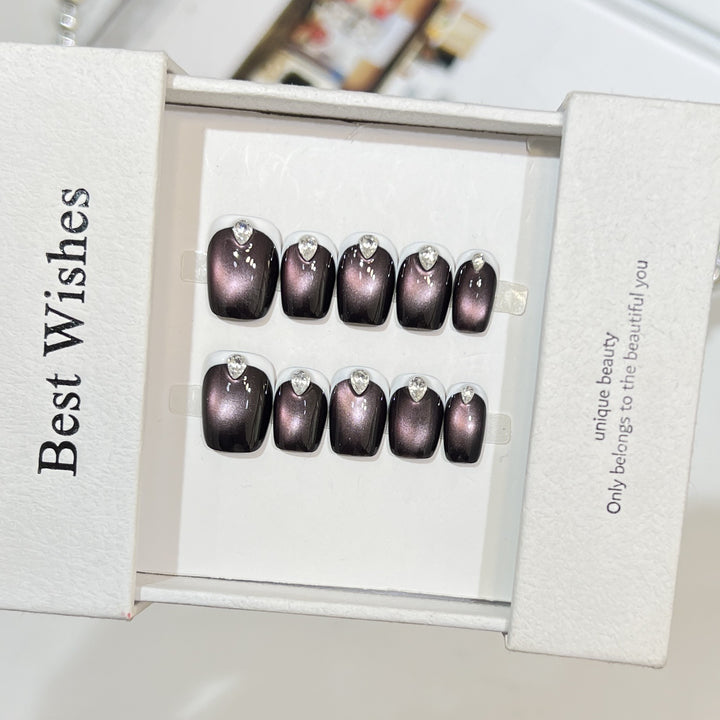 Glamouröse Matte Press-On Nägel Set mit Strass-Akzenten