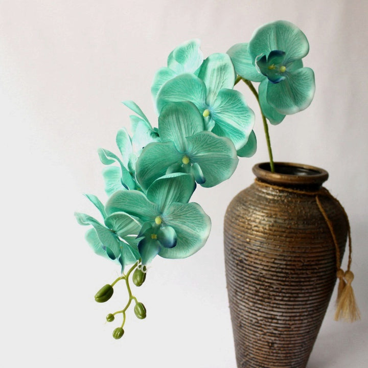 Realistische Orchideen-Blumenarrangement