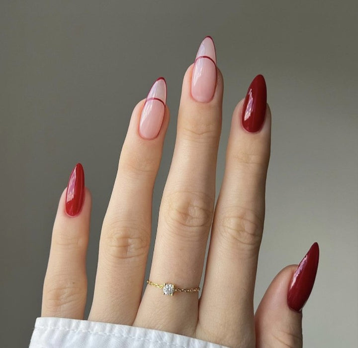 Elegante Stiletto Press-On Nagelkunst mit Strass-Akzenten Karnz